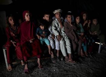 Afghan refugees return home amid Pakistan crackdown