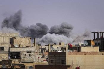 Deadly air raid hits refugee shelter near Raqqa: SOHR
